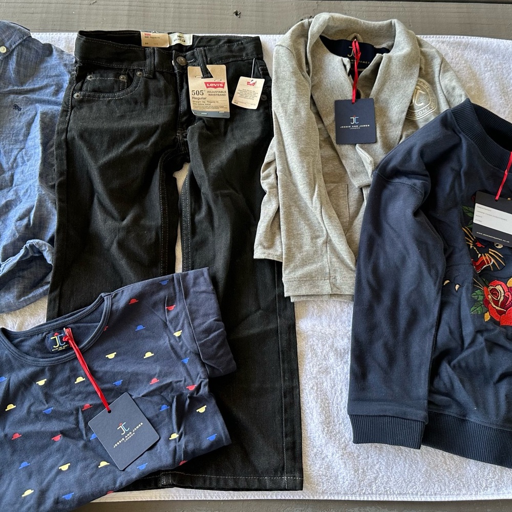 Levi's Black Jeans and Gray-Navy Tops Collection